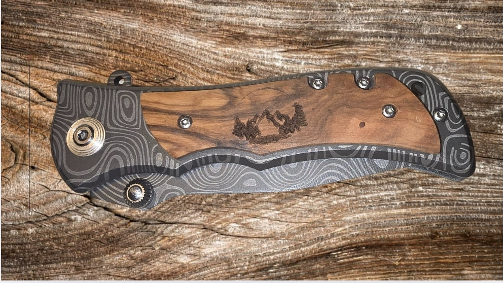 Predsigned Demascus Folding knife