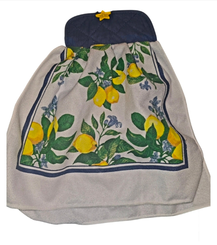 Hanging kitchen hand towel