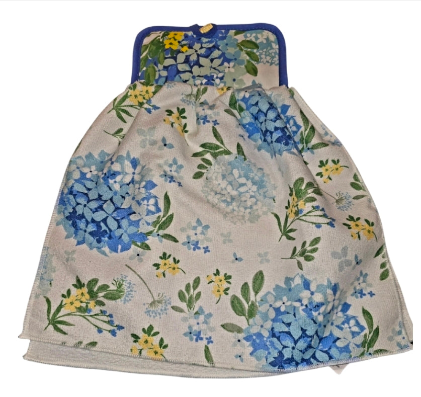 Hanging kitchen hand towel