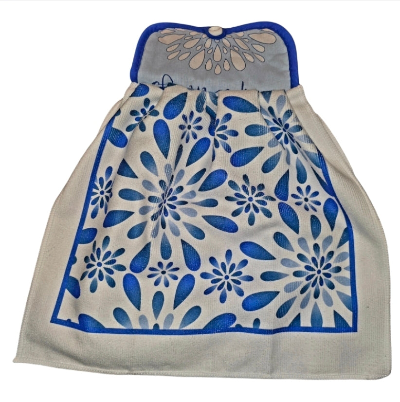 Hanging kitchen hand towel